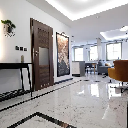 By The Castle- Old Town Apartment *